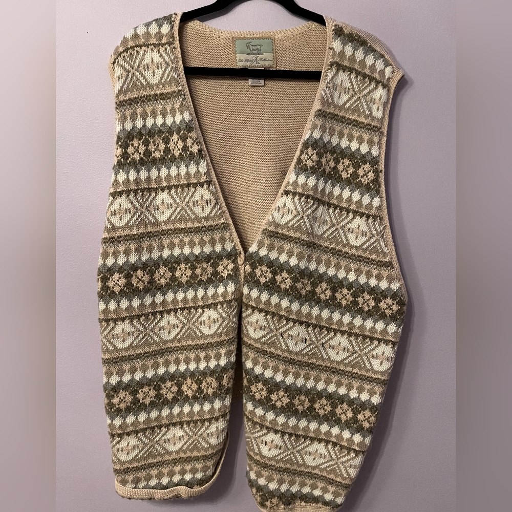 Vintage plus size knitted vest.